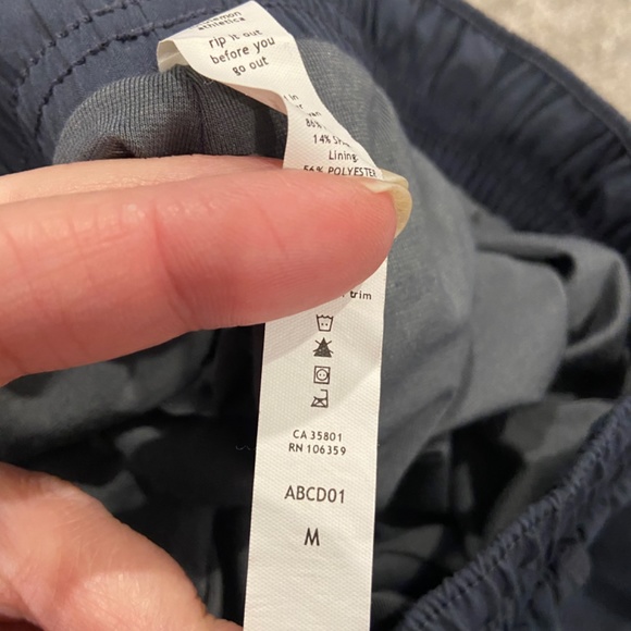 Lululemon Activewear Shorts Ladies M - Picture 3 of 4